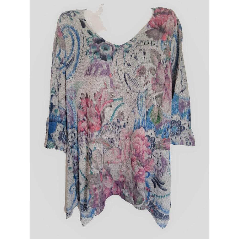 Emerge Women's Soft Knit Boho Floral Top Dreamy Blue Pink Pastel Sharkbite Hem M